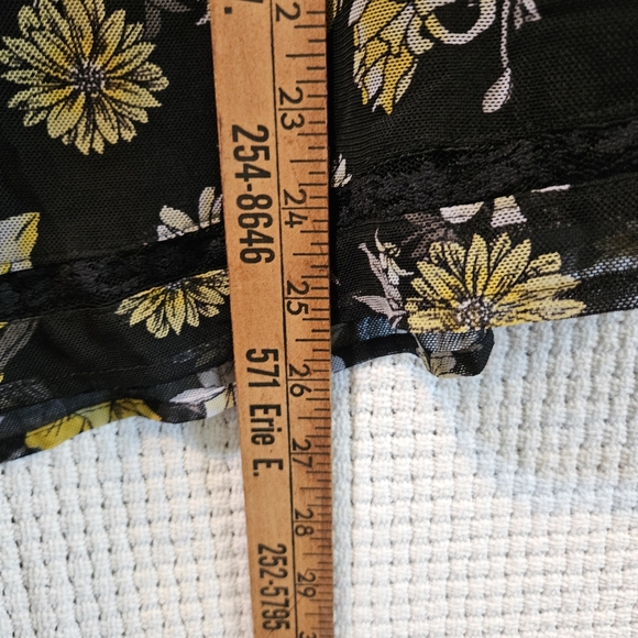 Love And Legend 1x Floral Black and Yellow Women's Top - Picture 9 of 9